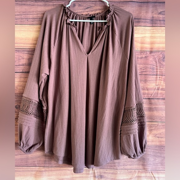 Textured Jersey V-Neck Crochet Long Sleeve Top - Picture 9 of 9